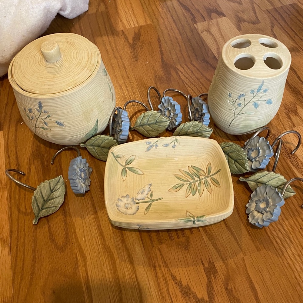 Bathroom set